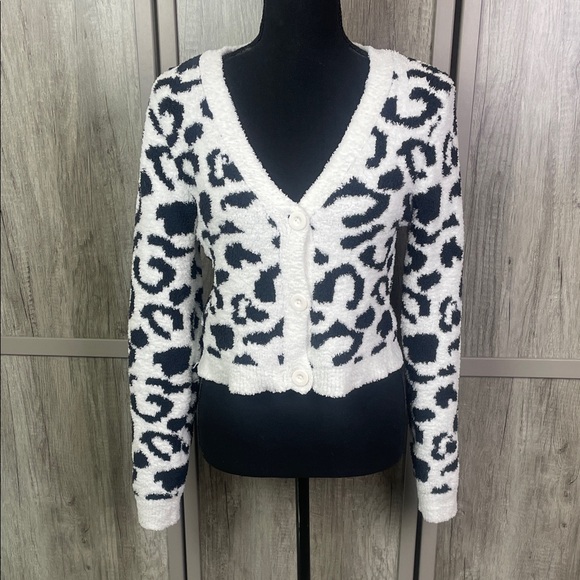 Colsie Animal Print Cropped Cardigan Sweater Women's M - Picture 1 of 10